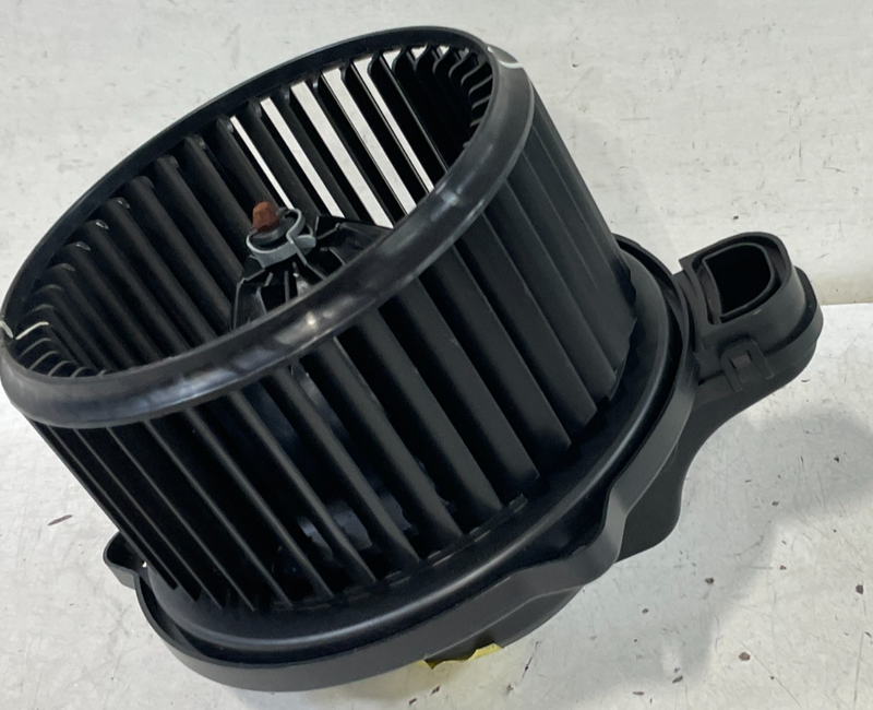 Load image into Gallery viewer, 2020-2022 HYUNDAI PALISADE FRONT DASH AC A/C HEATER BLOWER W/ FAN MOTOR # 102199
