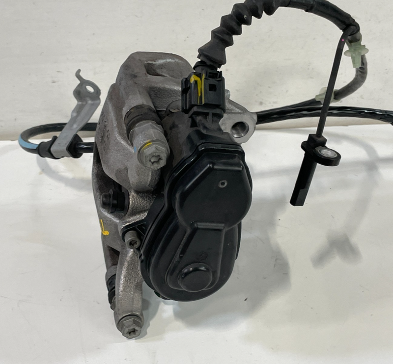 Load image into Gallery viewer, 23-26 HONDA HR-V REAR LEFT DRIVER SIDE DISC BRAKE CALIPER W/ ABS SENSOR # 101714
