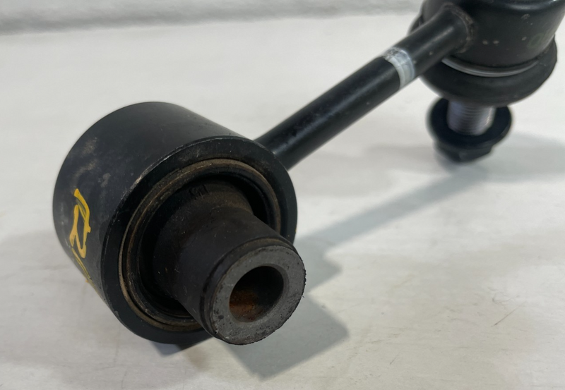 Load image into Gallery viewer, 22-25 HYUNDAI TUCSON REAR RIGHT STABILIZER SWAY ANTI ROLL BAR END LINK # 105048
