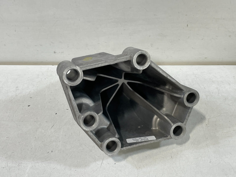 Load image into Gallery viewer, 2019-2023 GENESIS G70 FRONT RIGHT SIDE ENGINE MOUNT SUPPORT BRACKET 2.0L # 96713
