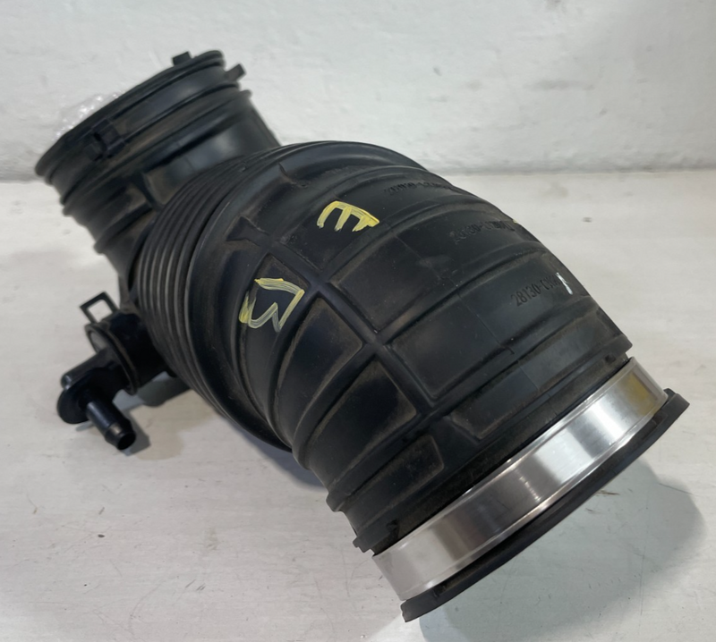 Load image into Gallery viewer, 2022-2025 HYUNDAI TUCSON ENGINE AIR CLEANER INTAKE HOSE TUBE PIPE 2.5L # 104832
