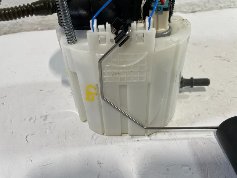 Load image into Gallery viewer, 2020 - 2025 CADILLAC CT5 FUEL GAS PUMP SENDING UNIT ASSEMBLY 84800568 # 105016
