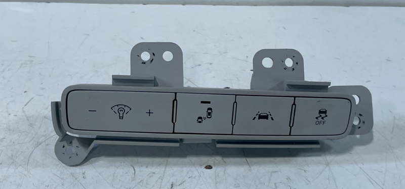 Load image into Gallery viewer, 20-22 HYUNDAI PALISADE DASH RHEOSTAT DIMMER &amp; TRUNK &amp; TRACTION SWITCH # 103572
