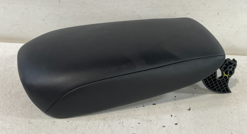 Load image into Gallery viewer, 2023-2025 HONDA HR-V LX CENTER CONSOLE ARMREST ARM REST LID COVER BLACK # 100751
