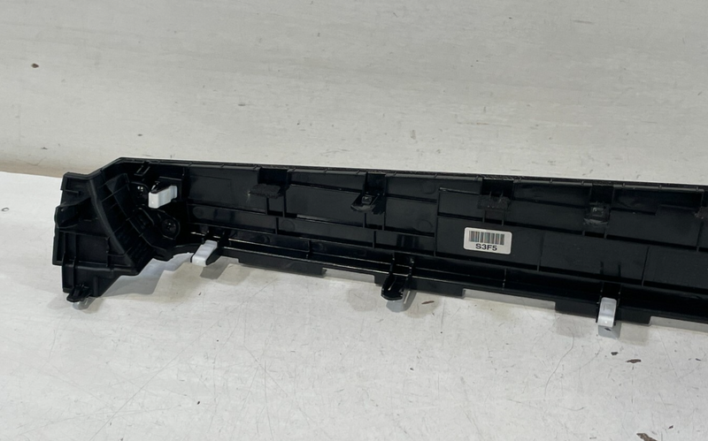 Load image into Gallery viewer, 2020 - 2022 HYUNDAI PALISADE RIGHT SIDE DASH UPPER MOLDING COVER PANEL # 99250
