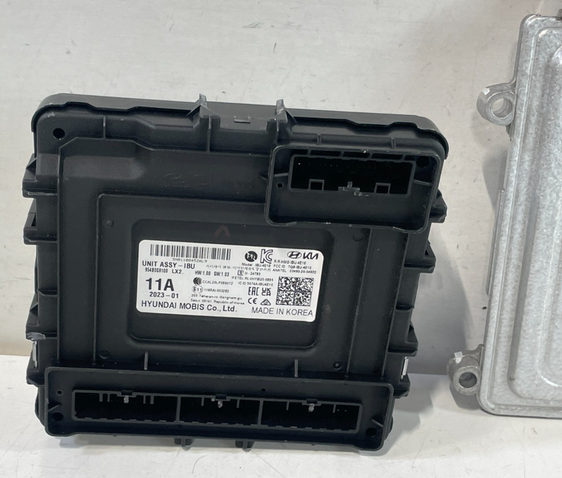 Load image into Gallery viewer, 23-24 HYUNDAI PALISADE ENGINE &amp; BODY CONTROL MODULE ECM BCM W/ KEY FOB # 104074
