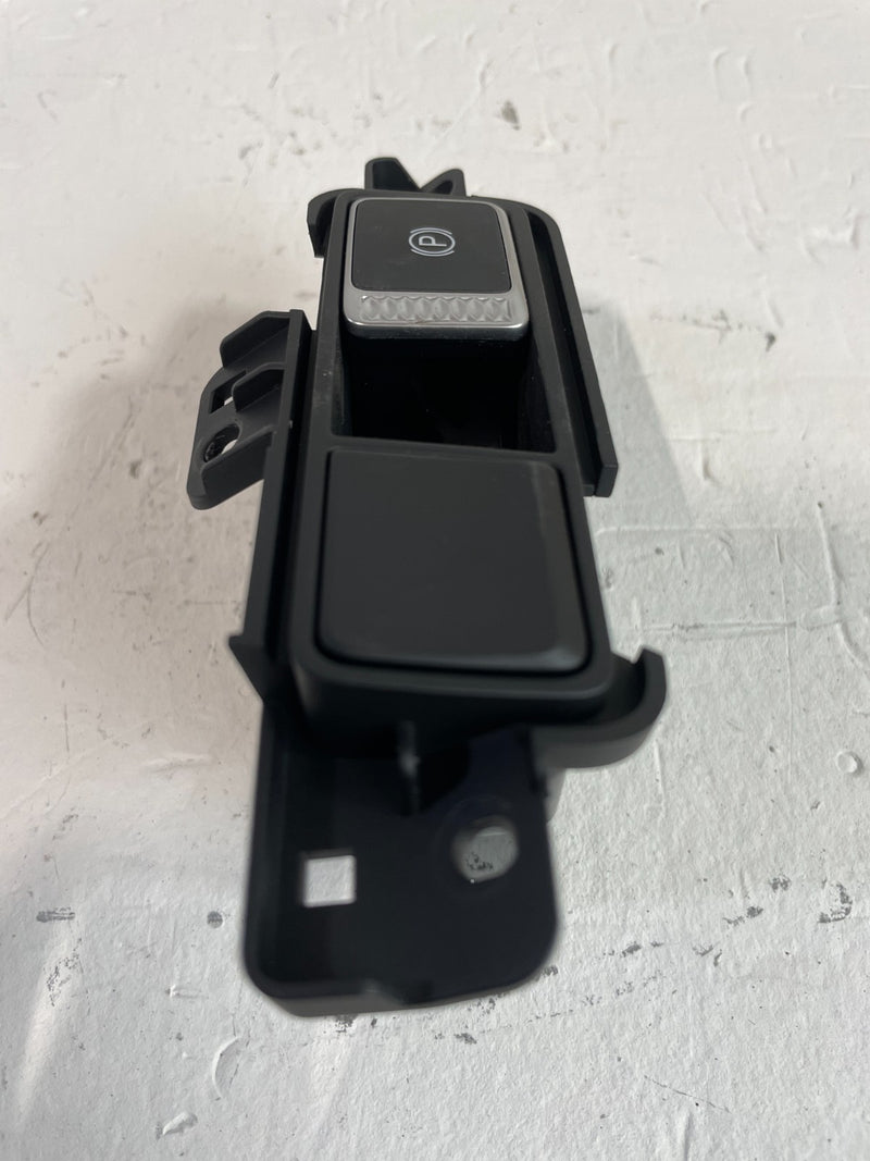 Load image into Gallery viewer, 2021-2023 HYUNDAI SANTA FE ELECTRIC PARKING BRAKE CONTROL SWITCH UNIT # 104422
