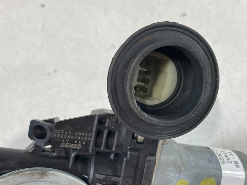 Load image into Gallery viewer, 2019 - 2020 INFINITI QX50 REAR RIGHT SIDE DOOR WINDOW REGULATOR MOTOR # 97652
