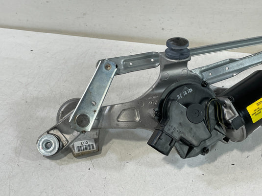 18-23 KIA STINGER FRONT WINDSHIELD WIPER TRANSMISSION LINKAGE W/ MOTOR
