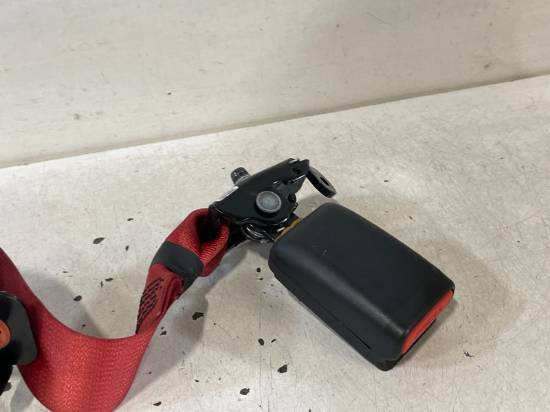 Load image into Gallery viewer, 19-23 GENESIS G70 REAR CENTER MIDDLE SEAT BELT RETRACTOR W/ BUCKLE RED # 100996
