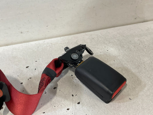 19-23 GENESIS G70 REAR CENTER MIDDLE SEAT BELT RETRACTOR W/ BUCKLE RED
