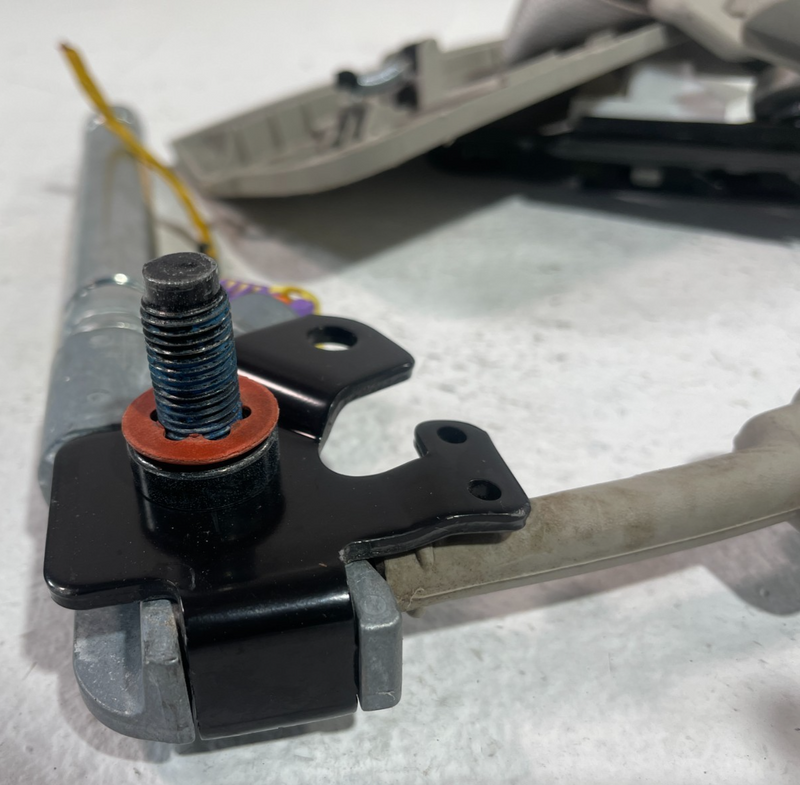 Load image into Gallery viewer, 19-21 GENESIS G70 FRONT RIGHT SIDE SEAT BELT RETRACTOR W/ TENSIONER # 105331
