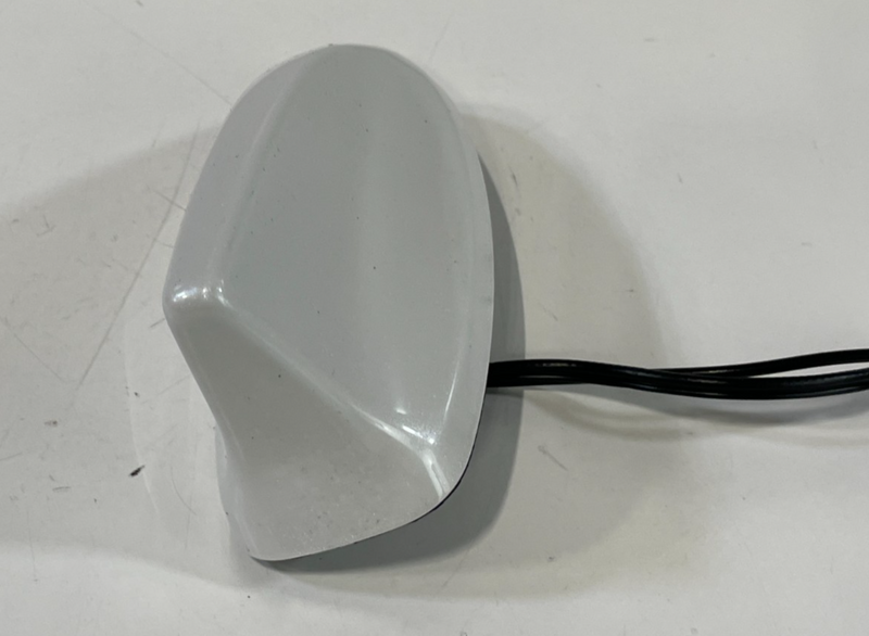 Load image into Gallery viewer, 2023-2025 HR-V TOP ROOF SATELLITE SHARK FIN RADIO ANTENNA WHITE (NH883P) #101679
