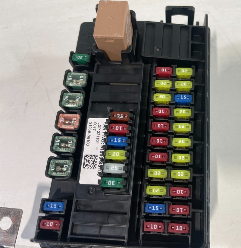 Load image into Gallery viewer, 2023 - 2025 HYUNDAI PALISADE ENGINE BAY FUSE RELAY BOX 91959-S8100 # 105152
