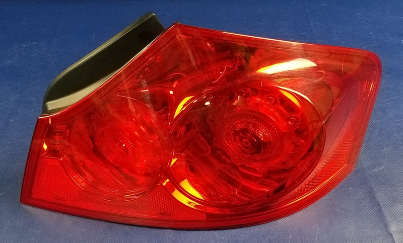 Load image into Gallery viewer, 07-13 INFINITI G25 G35 G37 Q40 SEDAN RIGHT SIDE TAIL LIGHT QUARTER PANEL # 70984
