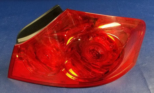 07-13 INFINITI G25 G35 G37 Q40 SEDAN RIGHT SIDE TAIL LIGHT QUARTER PANEL