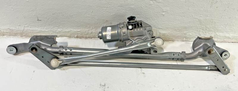 Load image into Gallery viewer, 20-26 CADILLAC CT5 FRONT WINDSHIELD WIPER TRANSMISSION LINKAGE W/ MOTOR # 105021
