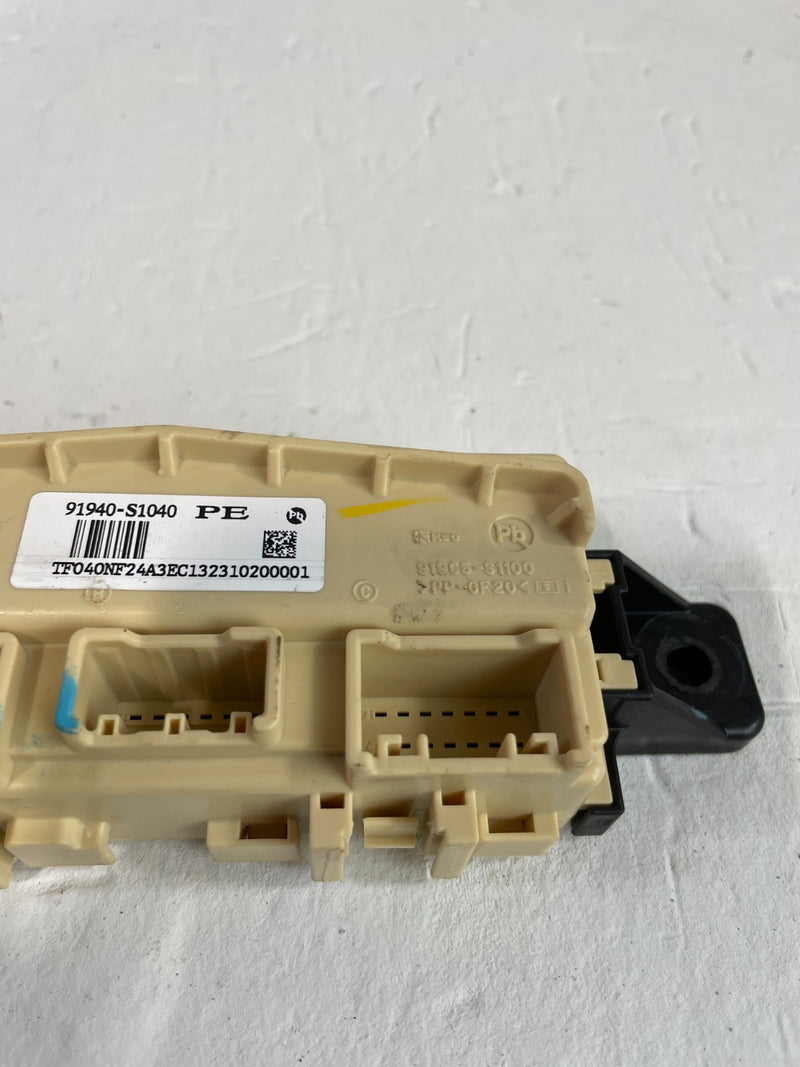 Load image into Gallery viewer, 2021-2023 HYUNDAI SANTA FE CANBIN FUSE RELAY JUNCTION BOX BLOCK MODULE # 104420

