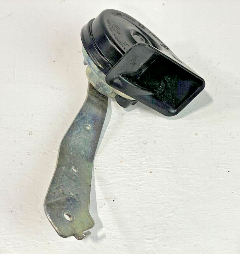 Load image into Gallery viewer, 2017-2019 INFINITI QX30 LOW PITCH TONE HORN SIGNAL ALARM W/ BRACKET OEM # 88143
