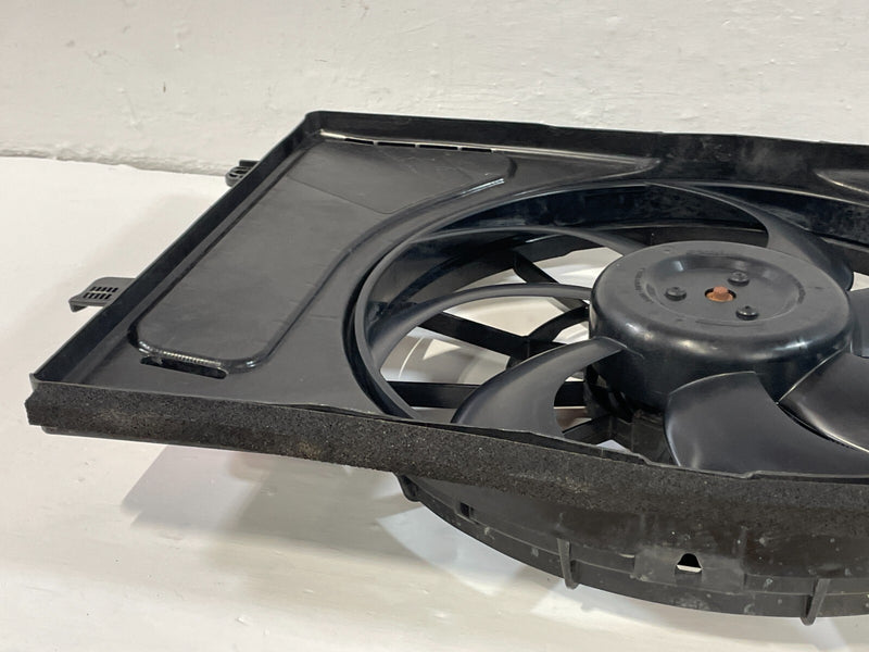 Load image into Gallery viewer, 21-23 HYUNDAI ELANTRA ENGINE RADIATOR COOLING FAN BLOWER ASSEMBLY 2.0L # 93786
