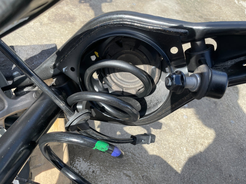 Load image into Gallery viewer, 23-25 KIA SPORTAGE FWD REAR LEFT DRIVER SIDE SUSPENSION KNEE ASSEMBLY # 106668
