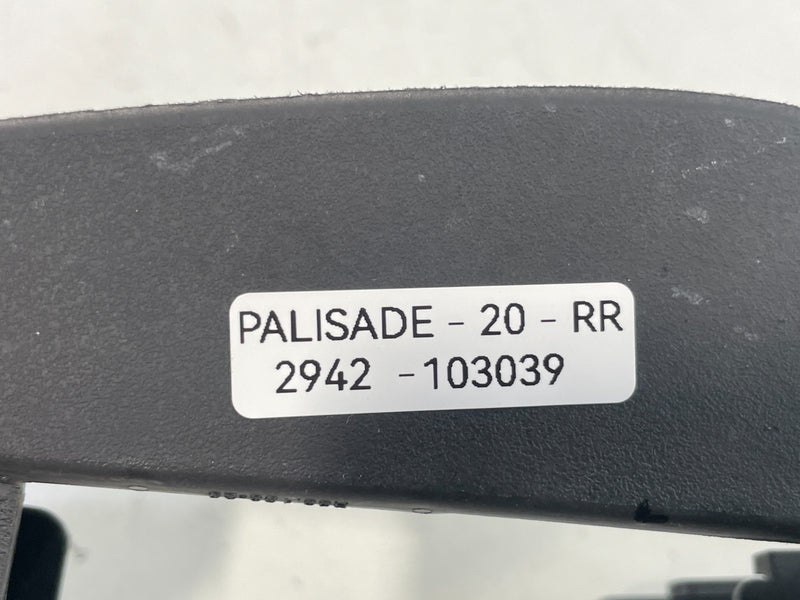 Load image into Gallery viewer, 20-22 HYUNDAI PALISADE REAR RIGHT BLIND SPOT RADAR SENSOR MODULE BRACKET #103039
