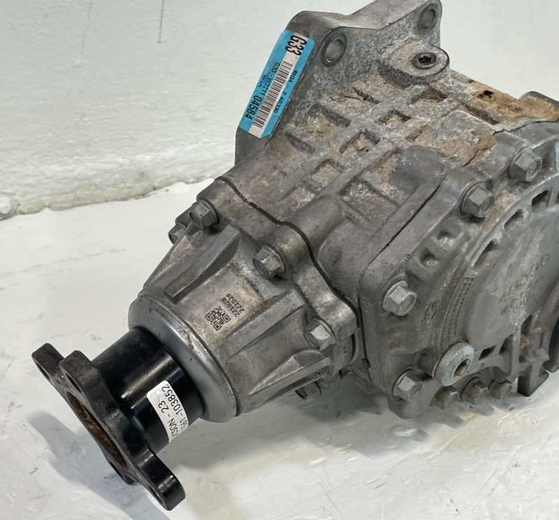Load image into Gallery viewer, 21-25 HYUNDAI TUCSON AWD AUTO TRANSMISSION TRANSFER CASE 6K MILES 2.5L # 103852
