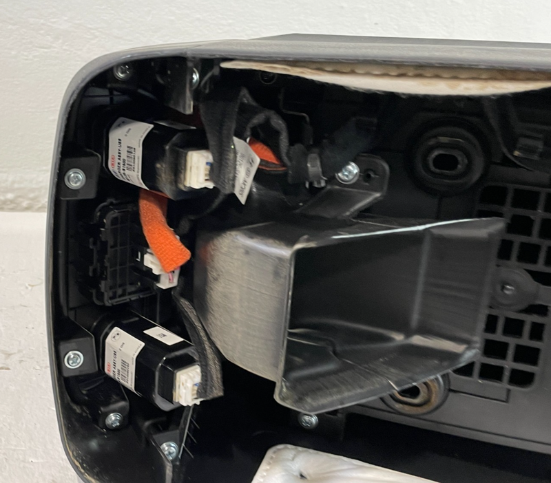 Load image into Gallery viewer, HYUNDAI SANTA FE REAR CENTER CONSOLE AIR VENT GRILLE COVER PANEL ASSEMBLY 103000
