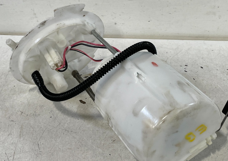 Load image into Gallery viewer, 2022 - 2025 HONDA CIVIC FUEL GAS PUMP SENDING UNIT ASSEMBLY 292100-9570 # 100553
