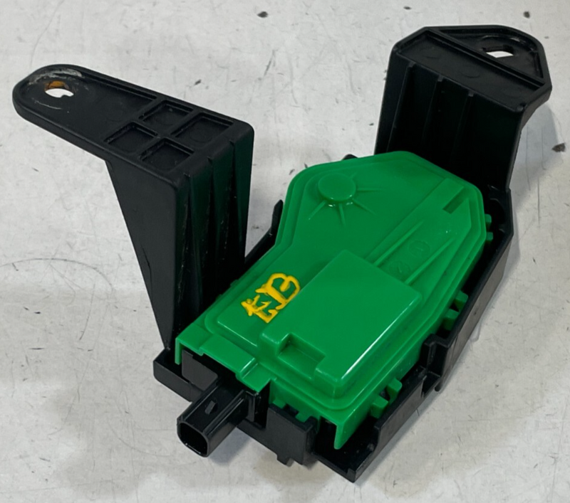 Load image into Gallery viewer, 2020-2022 HYUNDAI PALISADE FUEL GAS TANK DOOR LATCH LOCK ACTUATOR MODULE # 99192
