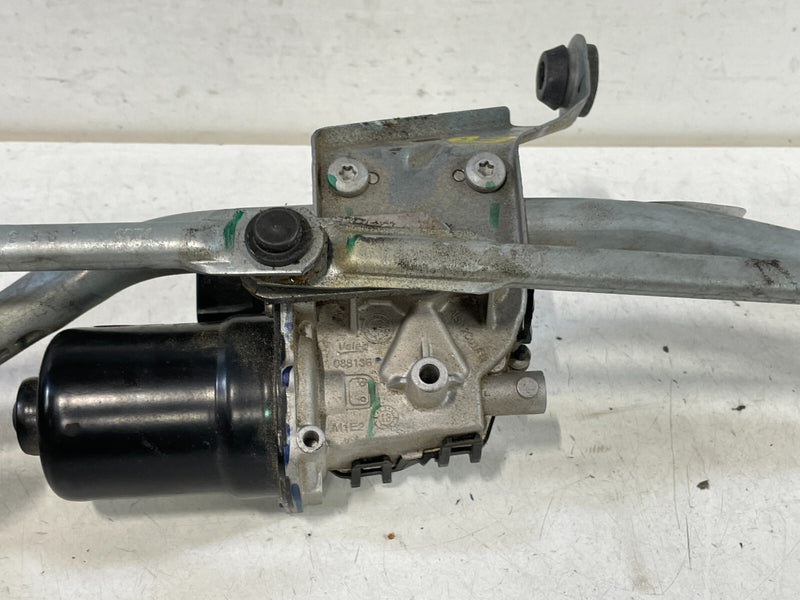 Load image into Gallery viewer, 19-24 BMW 330i 330e FRONT WINDSHIELD WIPER TRANSMISSION LINKAGE W/ MOTOR # 98489
