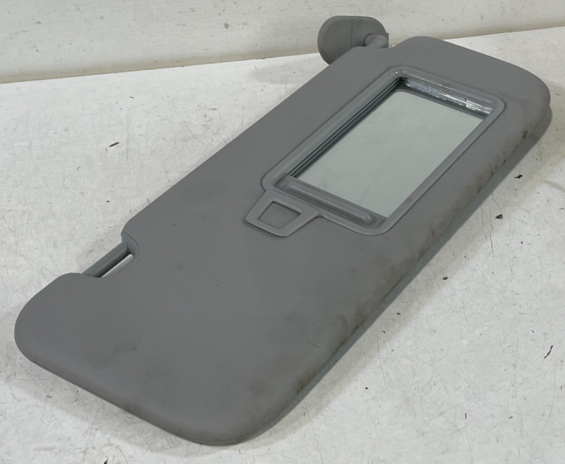 Load image into Gallery viewer, 21-25 HYUNDAI ELANTRA ELANTRA N FRONT RIGHT SIDE SUNVISOR SUN VISOR GRAY # 99290
