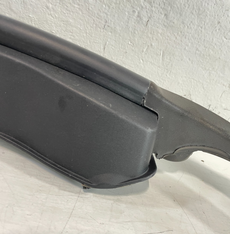 Load image into Gallery viewer, 19-23 GENESIS G70 FRONT RIGHT PASSENGER SIDE HOOD BONNET SEAL STRIP COVER 104271
