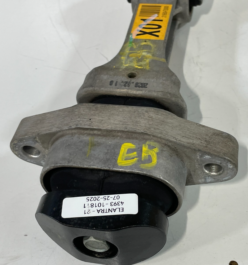 Load image into Gallery viewer, 18-25 HYUNDAI ELANTRA KONA ENGINE MOTOR MOUNT TORQUE ARM ROLL ROD 2.0L # 101811
