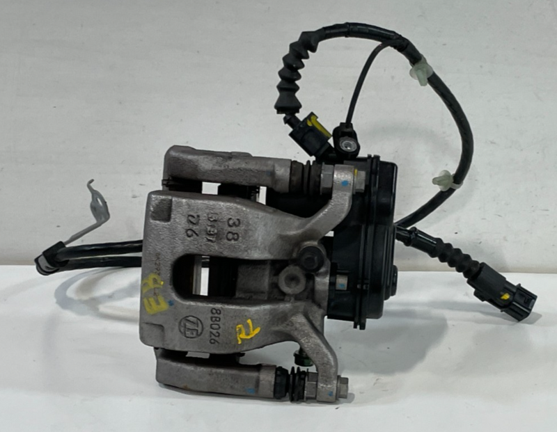 Load image into Gallery viewer, 23-26 HONDA HR-V REAR LEFT DRIVER SIDE DISC BRAKE CALIPER W/ ABS SENSOR # 101714
