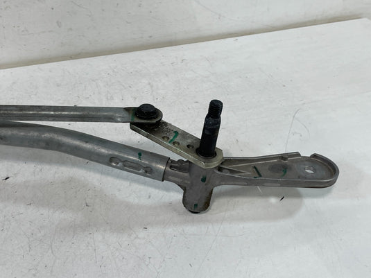 19-24 BMW 330i 330e FRONT WINDSHIELD WIPER TRANSMISSION LINKAGE W/ MOTOR