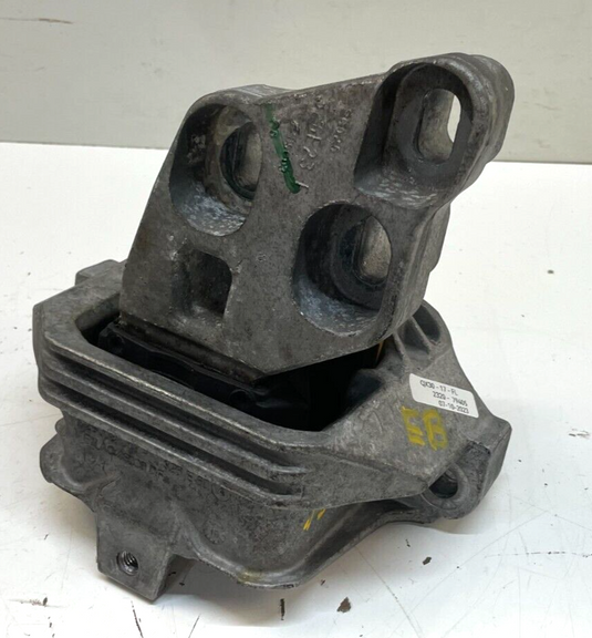 2017 - 2019 INFINITI QX30 LEFT SIDE ENGINE MOTOR MOUNT SUPPORT BRACKET