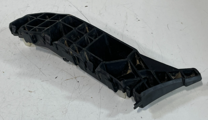 Load image into Gallery viewer, 19-20 HYUNDAI SANTA FE FRONT LEFT DRIVER SIDE BUMPER RETAINER BRACKET # 102884
