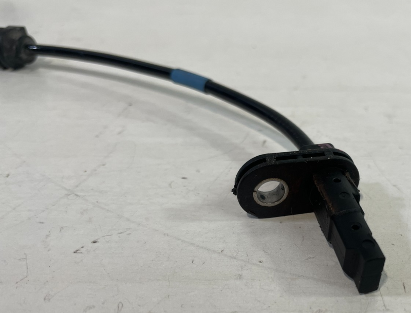 Load image into Gallery viewer, 21-23 HYUNDAI ELANTRA FRONT LEFT DRIVER SIDE ABS WHEEL SPEED SENSOR 2.0L #104607
