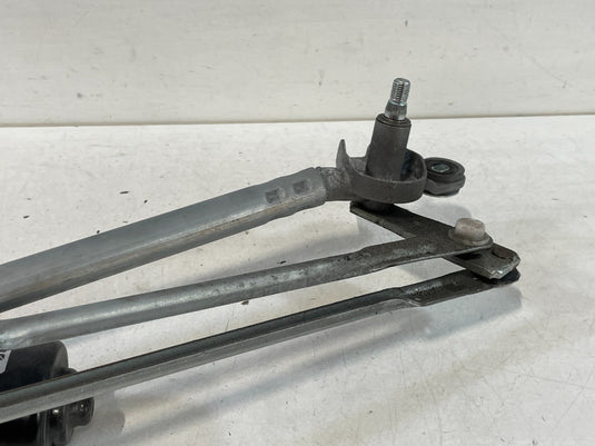 19-24 GENESIS G70 FRONT WINDSHIELD WIPER TRANSMISSION LINKAGE W/ MOTOR