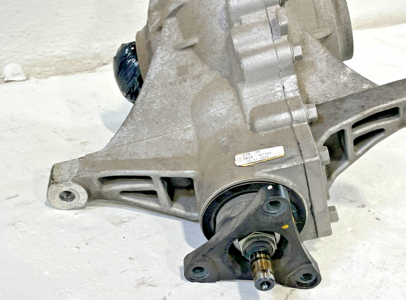 Load image into Gallery viewer, 2019 - 2023 GENESIS G70 RWD REAR DIFFERENTIAL AXLE CARRIER ASSEMBLY 2.0L #101102
