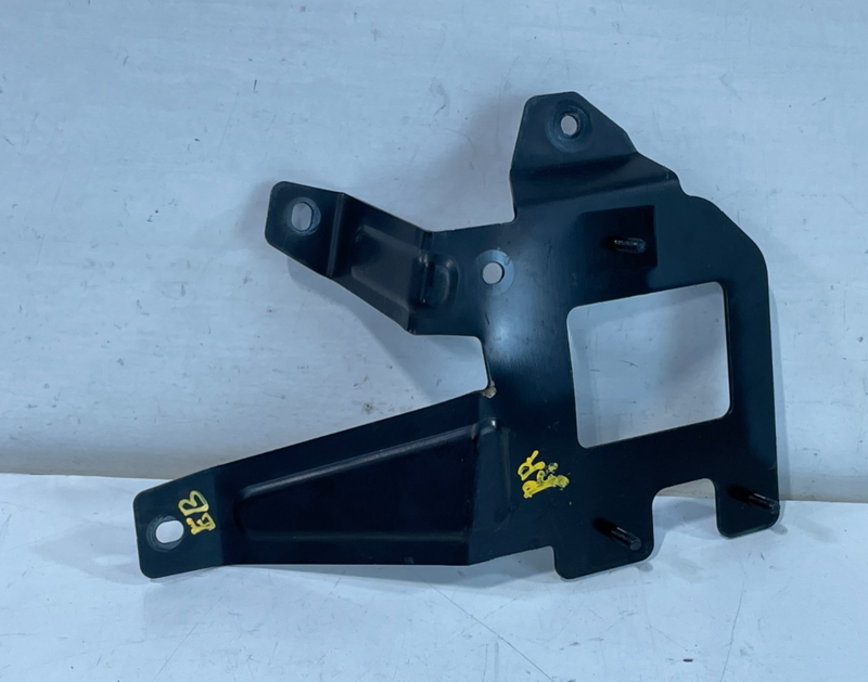 Load image into Gallery viewer, 20-22 HYUNDAI PALISADE REAR RIGHT SIDE BLIND SPOT RADAR SENSOR BRACKET # 102217
