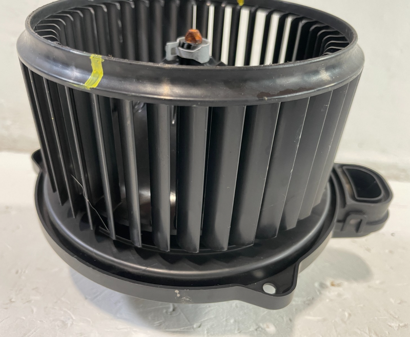 Load image into Gallery viewer, 2022-2025 HYUNDAI PALISADE FRONT DASH AC A/C HEATER BLOWER W/ FAN MOTOR # 105185
