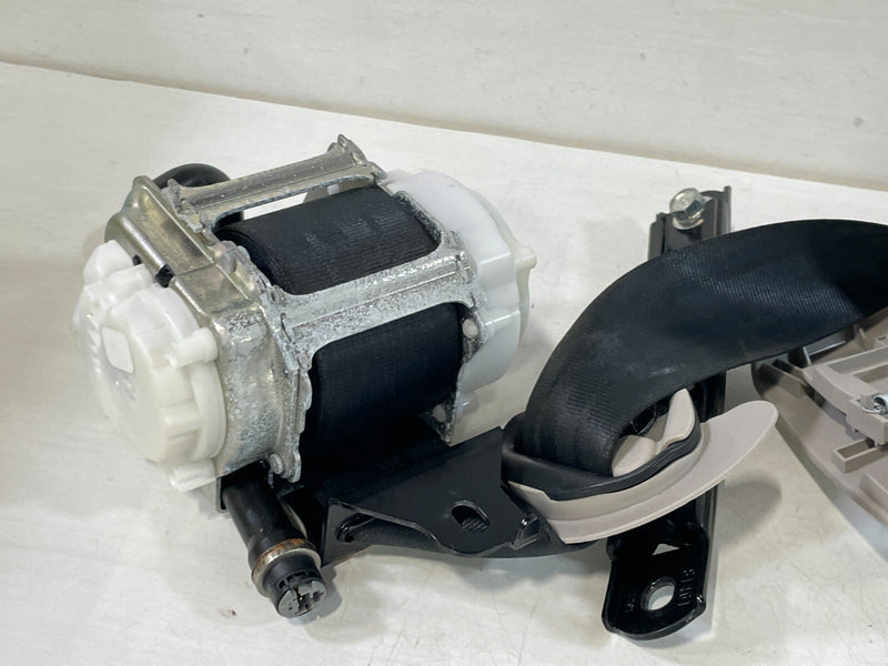 Load image into Gallery viewer, 2022-2025 HONDA CIVIC FRONT RIGHT SIDE SEAT BELT RETRACTOR W/ TENSIONER # 94906
