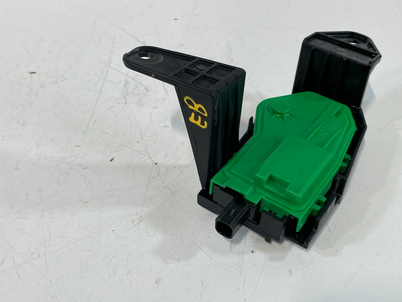 Load image into Gallery viewer, 2020-2022 HYUNDAI PALISADE FUEL GAS TANK DOOR LATCH LOCK ACTUATOR MODULE #102361
