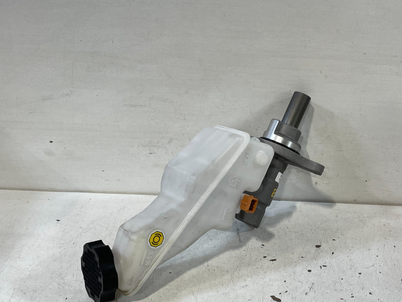 Load image into Gallery viewer, 2020-2025 HYUNDAI PALISADE BRAKE MASTER CYLINDER RESERVOIR BOOSTER TANK # 100255
