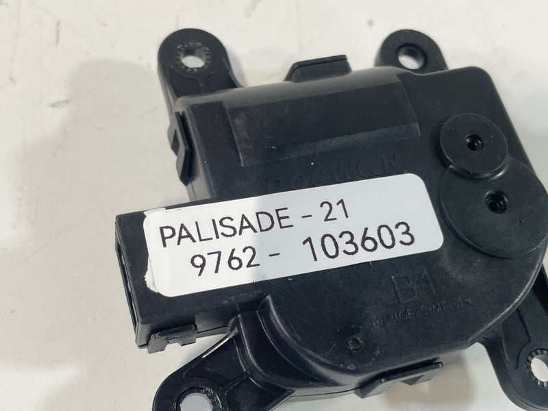 Load image into Gallery viewer, 2010-2025 HYUNDAI PALISADE HVAC A/C HEATER FLAP SERVO ACTUATOR MOTOR # 103603
