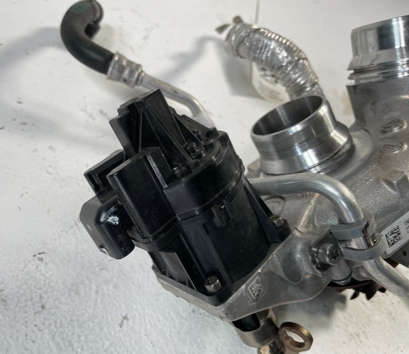 Load image into Gallery viewer, 2019-2025 BMW 330i 330e G20 ENGINE EXHAUST TURBO TURBOCHARGER ASSY 2.0L # 106351
