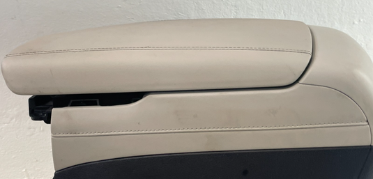 23-25 HYUNDAI PALISADE REAR CENTER CONSOLE AIR VENT GRILLE PANEL ASSEMBLY 104120