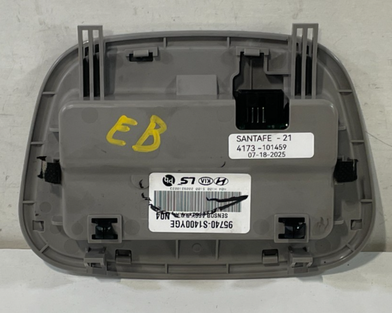 Load image into Gallery viewer, 19-23 HYUNDAI SANTA FE INTERIOR FRONT RIGHT ROOF OCCUPANT ALERT SENSOR # 101459
